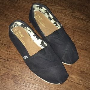 navy toms
